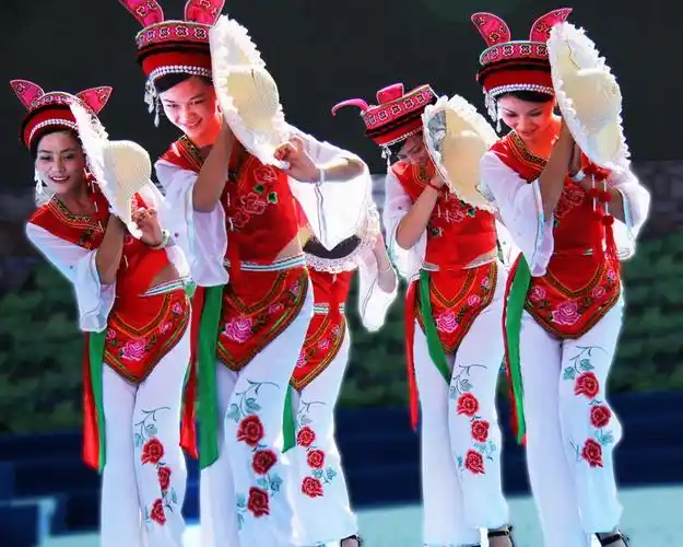 白族舞:《羞答答》 摄影 昆明苗人