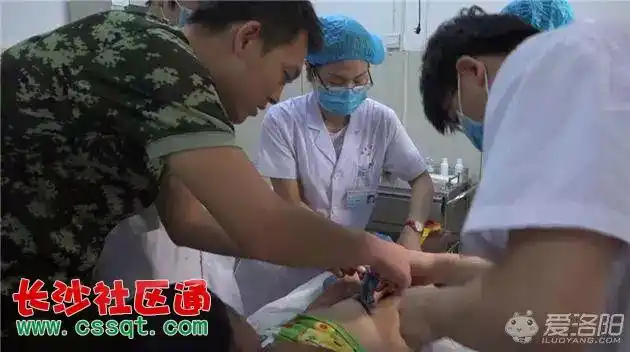 广西一12岁男孩小鸡鸡被拉链咬住医生都没招