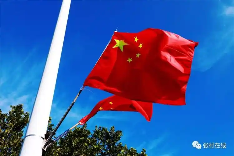 张村镇千幅国旗高挂 喜迎新中国成立70周年