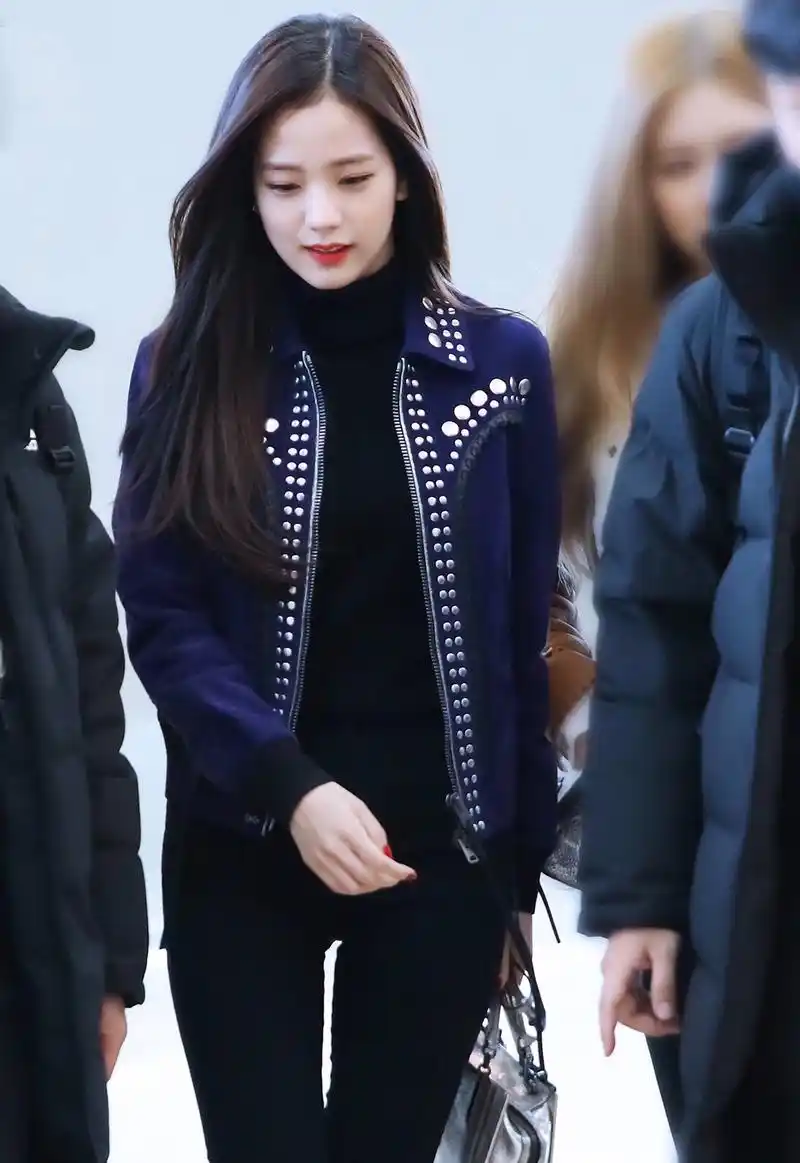 金智秀机场私服,邻家小姐姐即视感