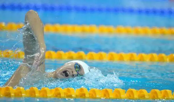 图文男子1500米自由泳预赛孙杨出水换气瞬间