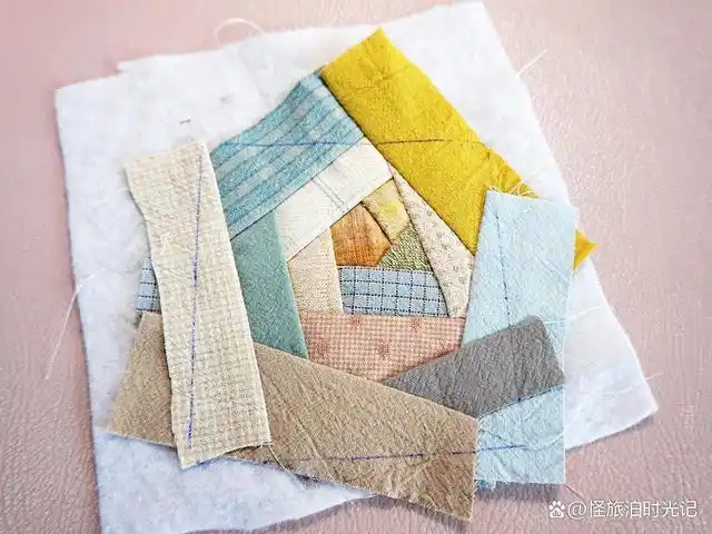 自从开始做布艺手工,多余的小布头一抓一大把,舍不得扔,装了好几个