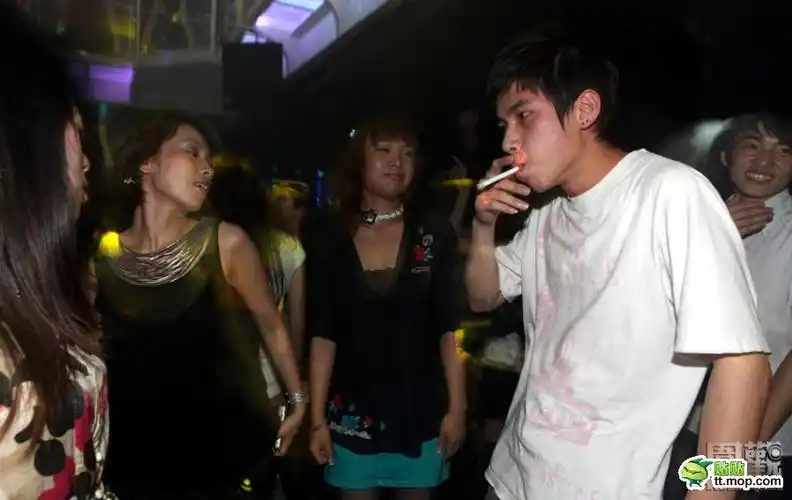 夜店糜烂记录 男女都特疯狂