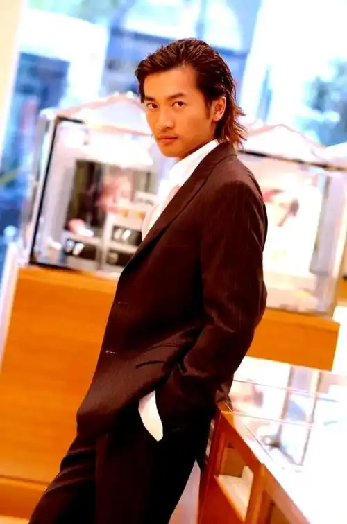 苏有朋,这位台湾艺坛巨星,他的一生如同一幅绚烂的画卷.