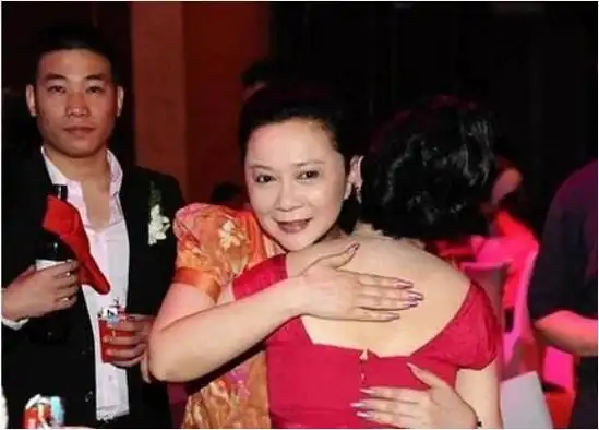 61岁的蔡明:害怕儿子晚婚,最大的愿望就是抱孙子做奶奶