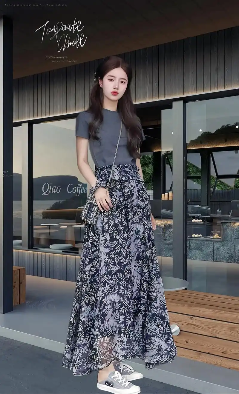 碎花半身裙搭配灰色上衣简直太好看啦～不挑 - 抖音