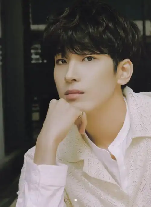 全圆佑绝美氛围#78#全圆佑行走画报#230929 seve