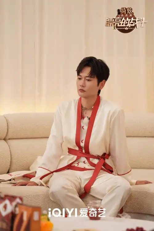 【漂亮珍藏馆】飞行勇士@孟鹤堂剧照掉落,接梗抛梗统统不在话下,欢乐