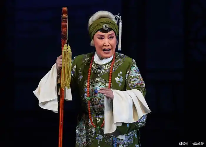 上党落子《穆桂英挂帅》在潞州剧院表演整场演出叫好声不断