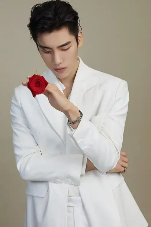 王子异纯白西装儒雅帅气写真69