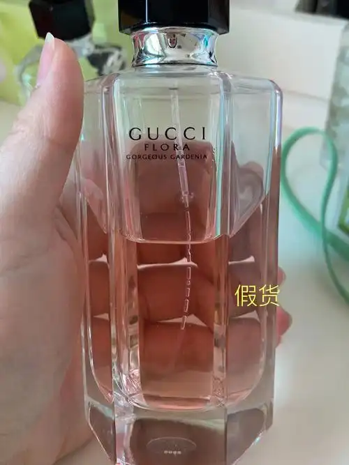 giccu古驰花之舞绚丽栀子花香水真假对比