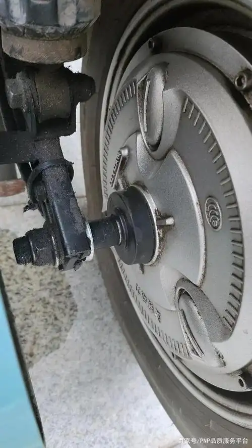 绿源电动车后轮漏油04