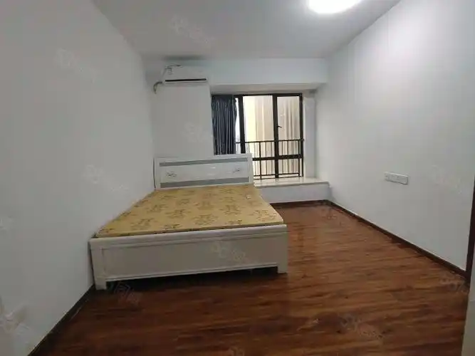 万达广场旁郑裕彤中学附近精装4房拎包入住