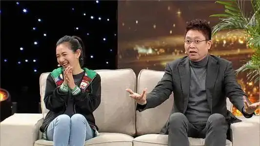 主持人王芳,嫁大15岁丈夫,怀孕8个月还在工作