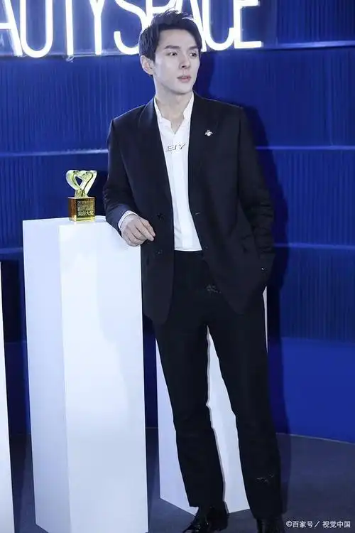 口红一哥李佳琦微博发文:回应网络暴力 网友与其朋友纷纷支持