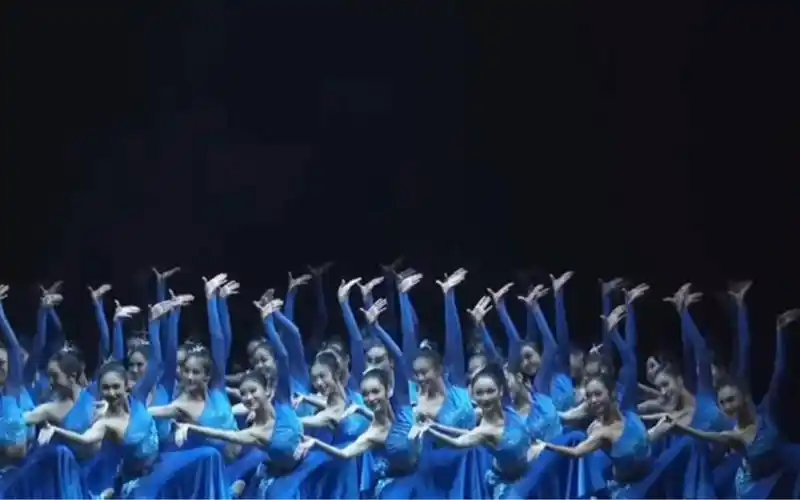 女子傣族舞群舞 真美