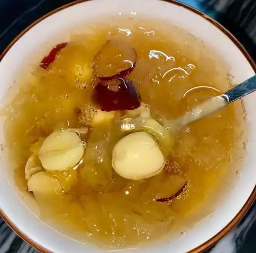 银耳红枣莲子羹