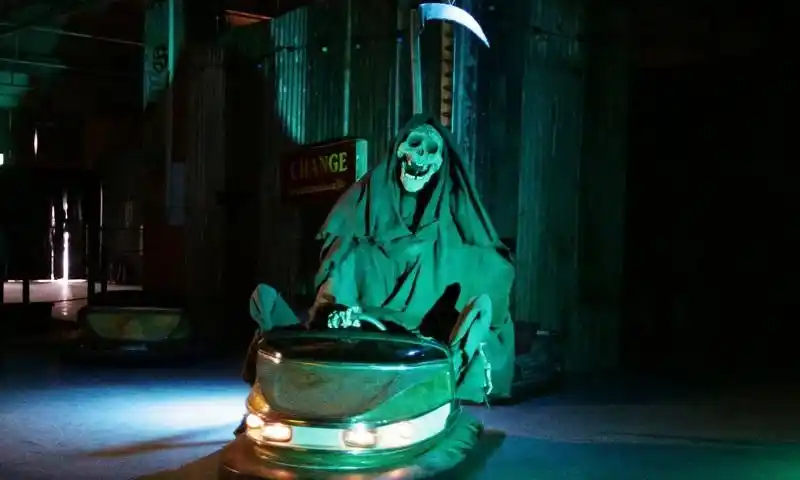 [分享]一个蒙面人设计的"恐怖迪士尼",分分钟吓哭你!