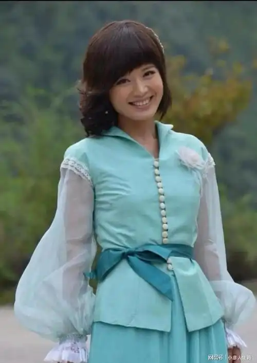 演员程愫:离婚那天抱着儿子痛哭,如今逆袭成院长