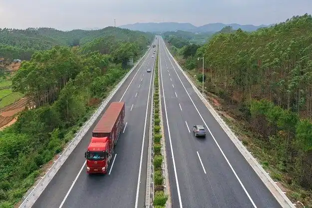 图为g80广昆高速公路兴业至六景段.广西路建工程集团有限公司 供图