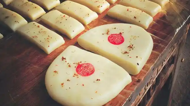 浙江年糕界的代表首推宁波慈城年糕