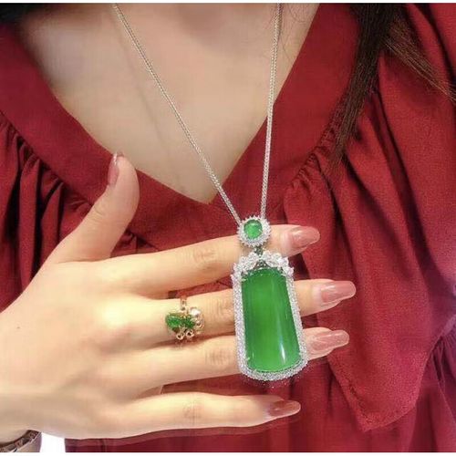诗栀o高冰绿无事牌吊坠玉髓女镶嵌项链翡翠豪华礼品