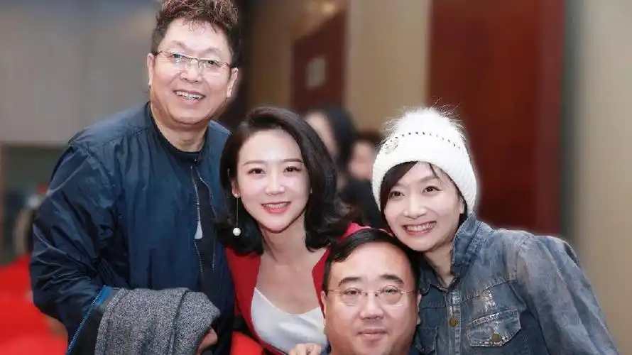 主持人专业委员会授予艾诚新媒体金牌主播