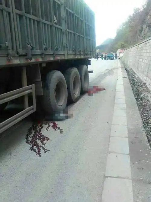 承德兴隆县112线上发生车祸,司机当场被撞分尸!