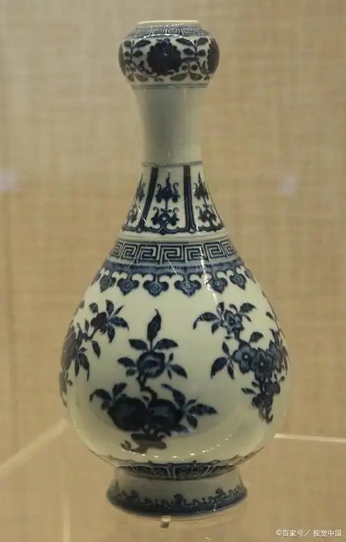 明清官窑欣赏:乾隆青花瓷器的器型和纹饰!