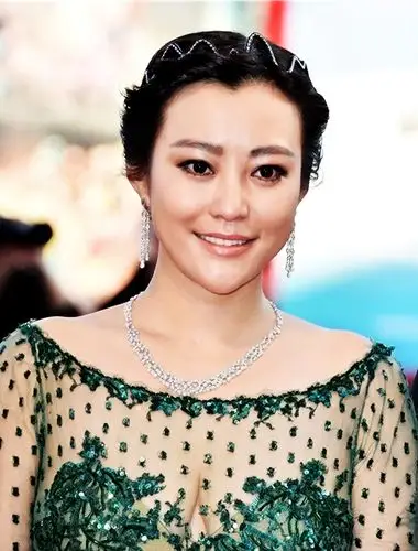 真实女王《郝蕾》一组高清组图,网友:是值得尊重的女艺术家