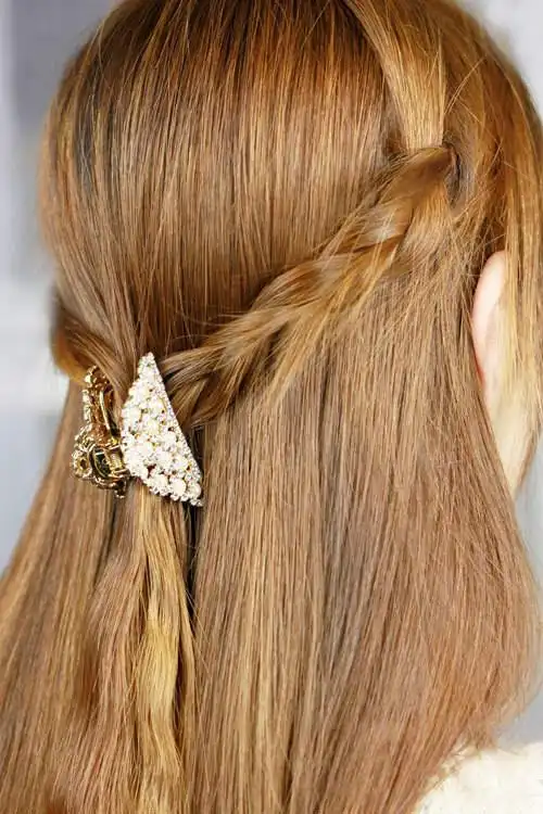 四款简单编发一学就会各个都超美(简单唯美的8款编发)(9)