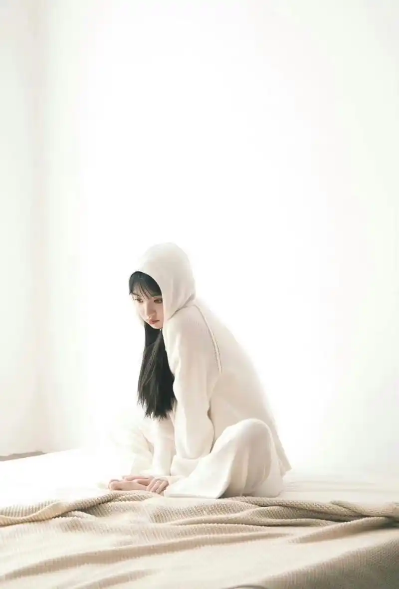 田曦薇  光脚丫