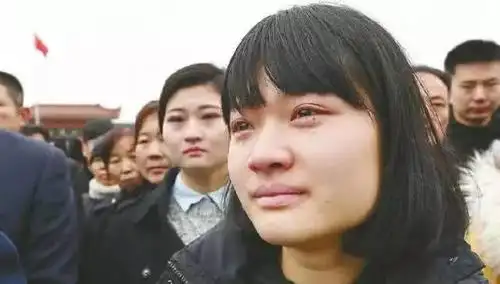 王成龙父母撕心裂肺抢骨灰盒,英雄,你的23岁太过震撼!