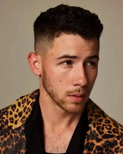 超模尼尼nick jonas 的最新服装选择被指花里胡哨,遭到冷嘲热讽!