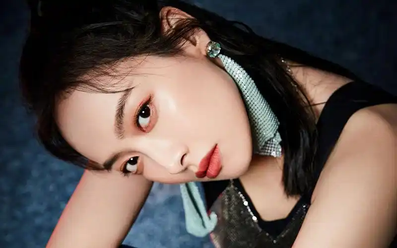 宋茜闪耀摩登性感高清桌面壁纸