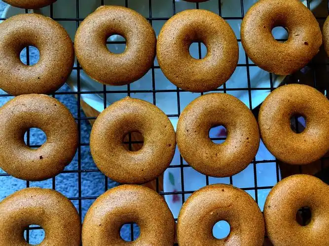 甜甜圈的简单做法不用烤箱不油炸香甜绵软老人孩子都爱吃