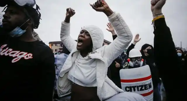 数百名黑命贵运动代表开始在纽约游行