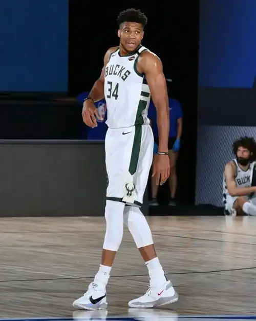 01年出生的亚历克斯-阿德托昆博在西班牙甲级联赛预备队比赛的首战中