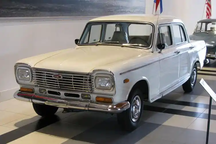 与梦平行 走过33载春秋的上海牌轿车