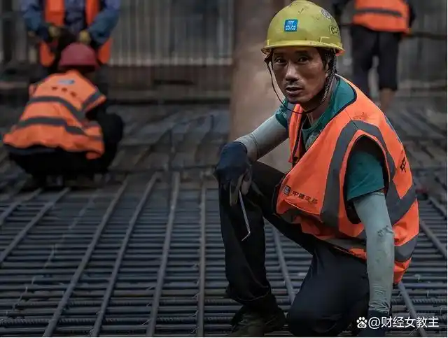 为了能够满足城市建设的需求,很多农村人也就选择进入工地打工赚钱.