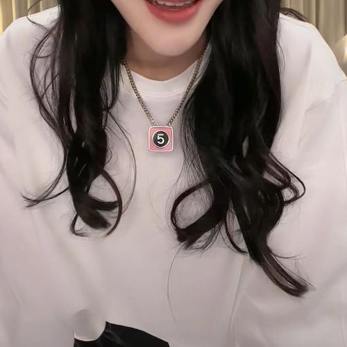 粉色数字5方块项链 韩国朴夫人同款潮流高品质时尚白色方形锁骨链