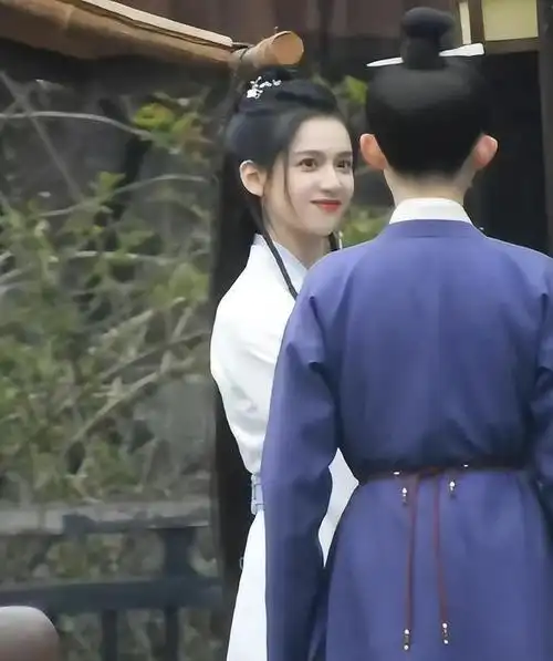 又来了49岁钟汉良给32岁肖战演爹这让扮嫩演员还咋玩