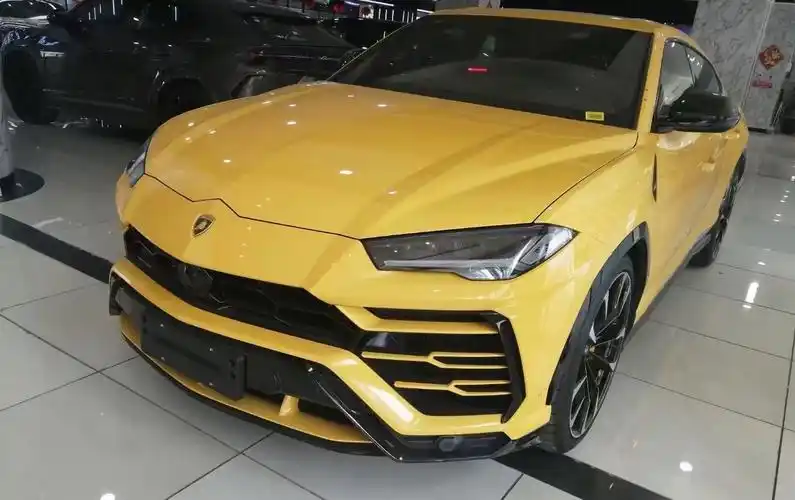 感,无论是中控台还是空调出风口的造型,都与aventador和huracan非常像