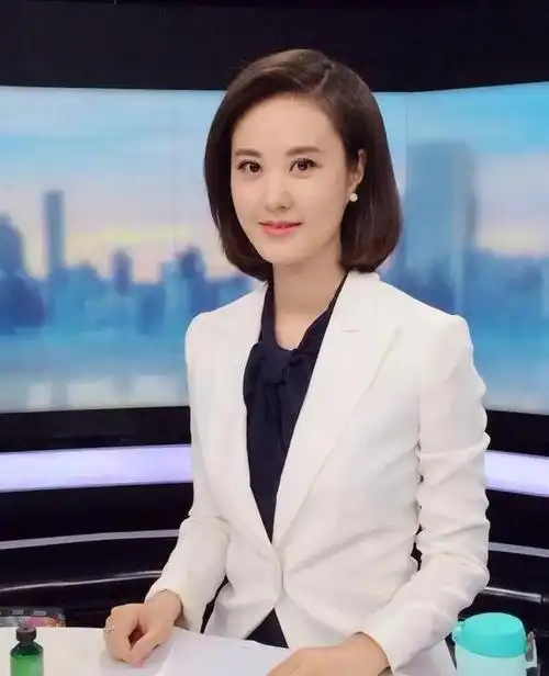 9个美女主持人,是央视各频道的当家花旦,六公主却是最漂亮的