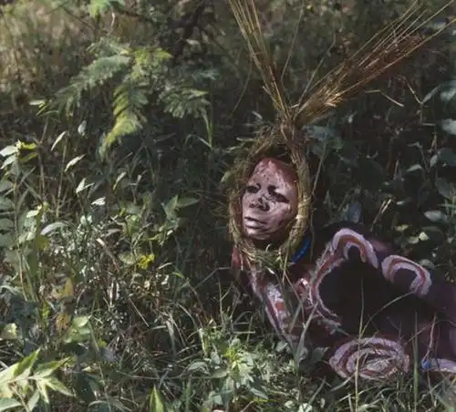 盘点全球最怪异部落的女性, 居然还有不让女人穿裤子的法律