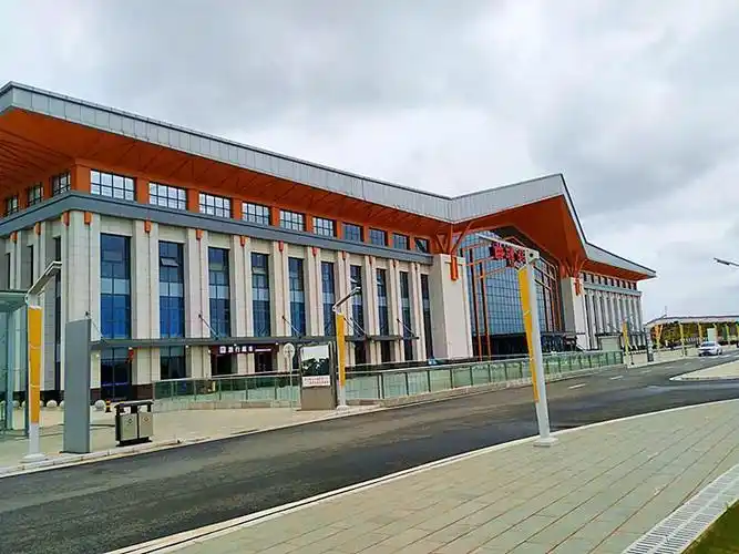 这个高铁站真大气,让人不忍离去