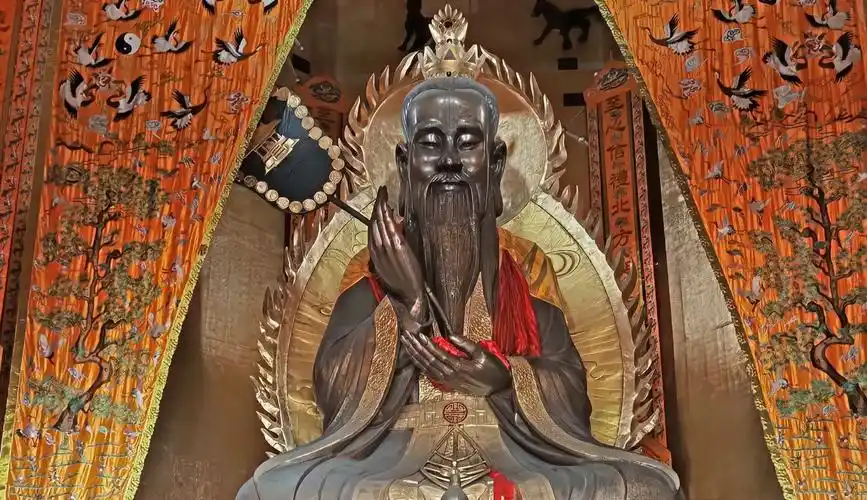 世界遗产青城山:老君阁 建在老霄顶最高处 供奉太上老君坐莲像