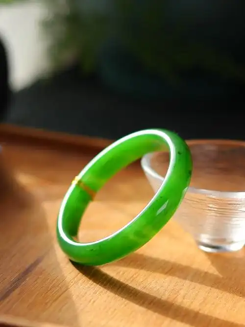 和田玉碧玉苹果绿手镯