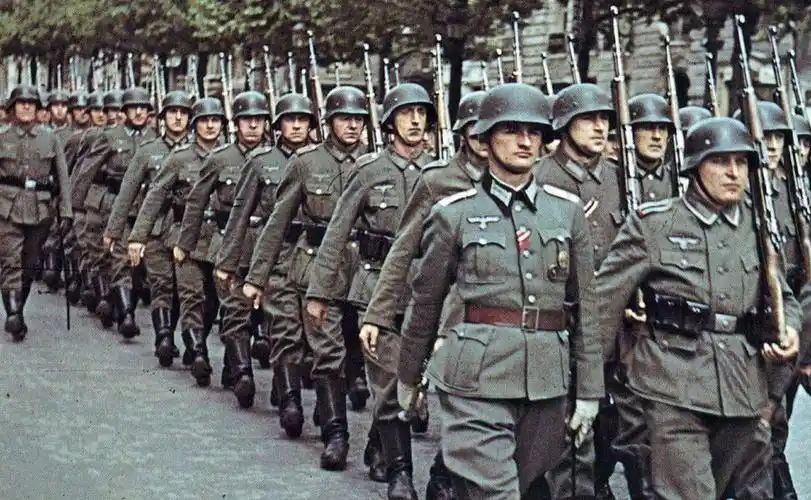 二战德军的军服是谁设计的?华丽的军服外表下,是罄竹难书的罪恶