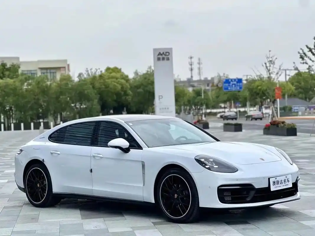 保时捷帕纳美拉4行政加长版22款
